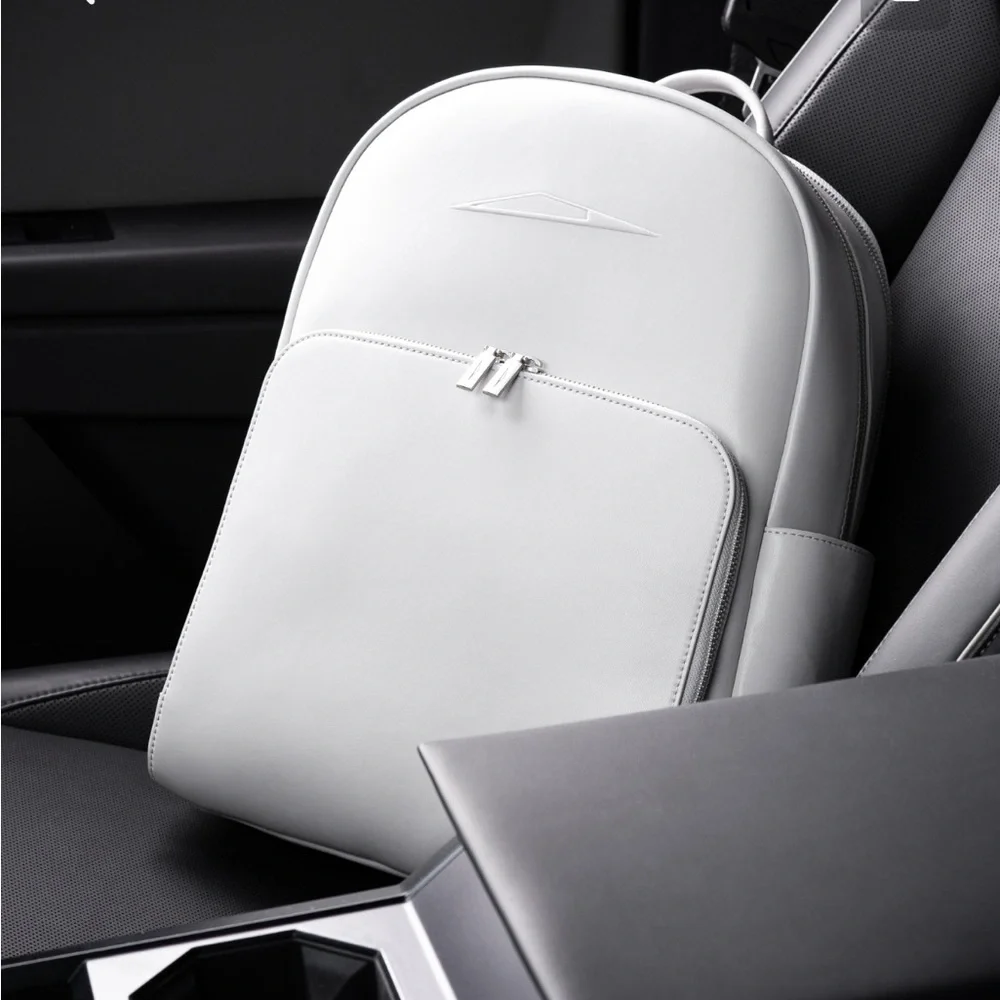 Tesla Cybertruck Elevate Backpack w box - Picture 5 of 5